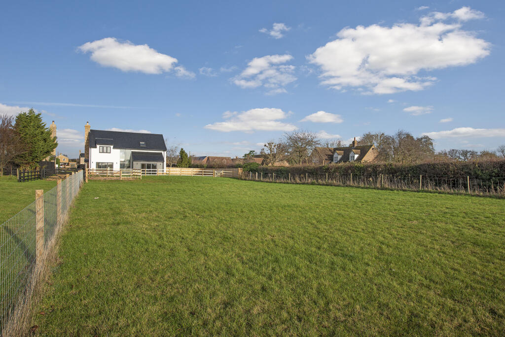 The Highway, Great Staughton, St. Neots, Cambridgeshire, PE19 photo 2