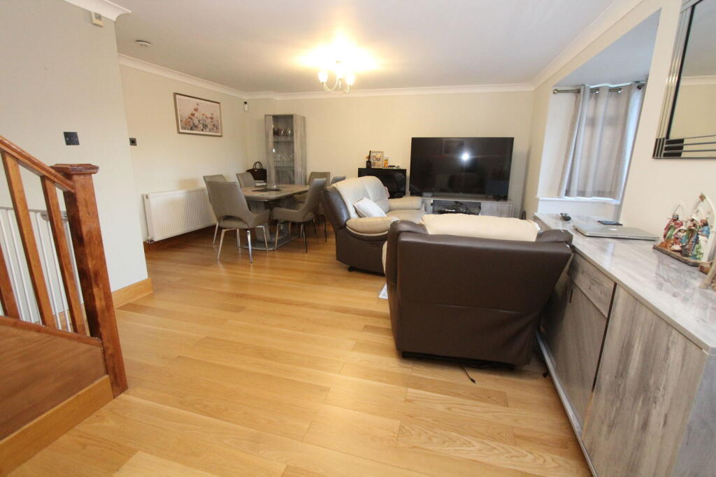 Fernhurst Drive, Pensnett, Brierley Hill, DY5 4PU photo 3