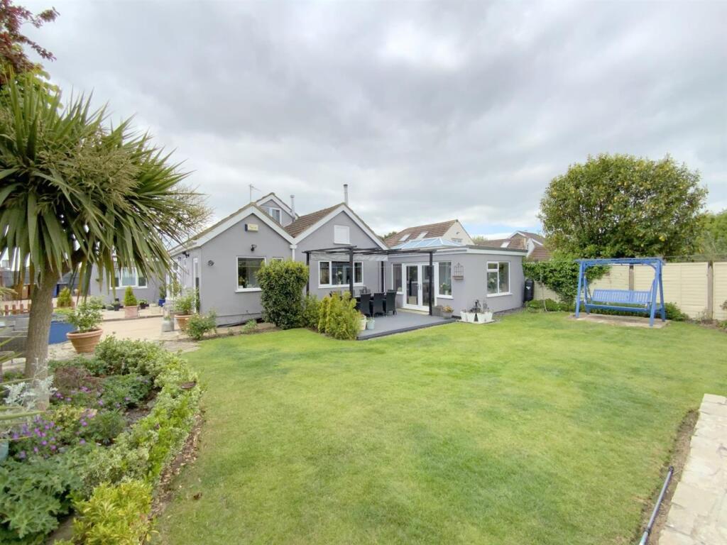 3-bed bungalow on College Avenue, Scartho, £339,950