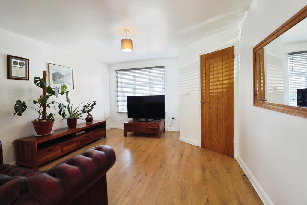 House in Hengoed, Ystrad Mynach, Gelligaer - View 5