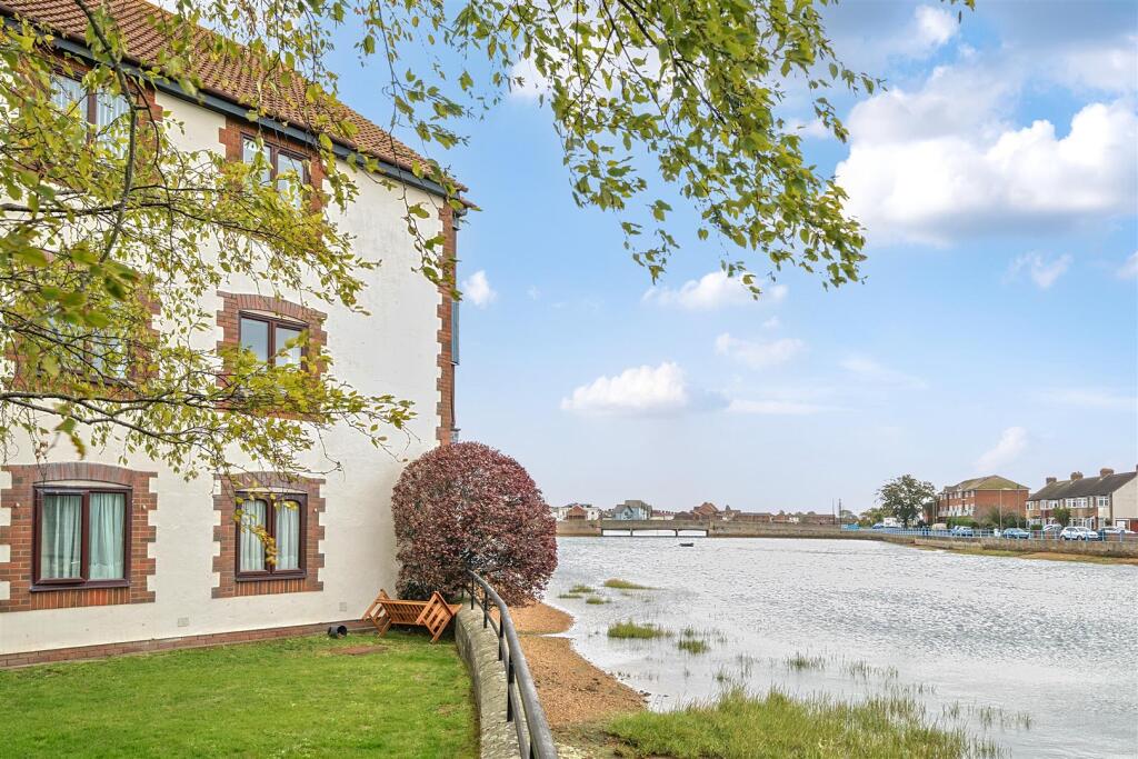 2-bed house on Alver Quay, Prince Alfred Street, Gosport, £139,950