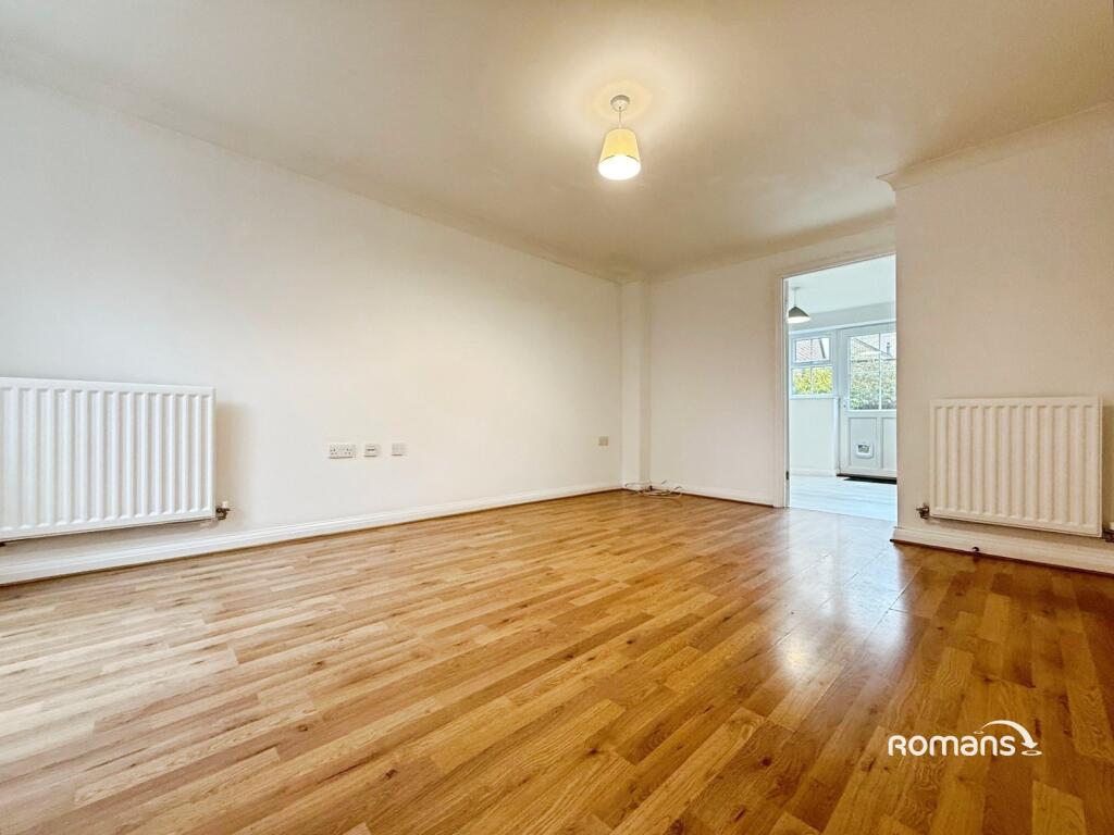 Rowner Crescent, Sherfield-on-Loddon, Hook photo 4