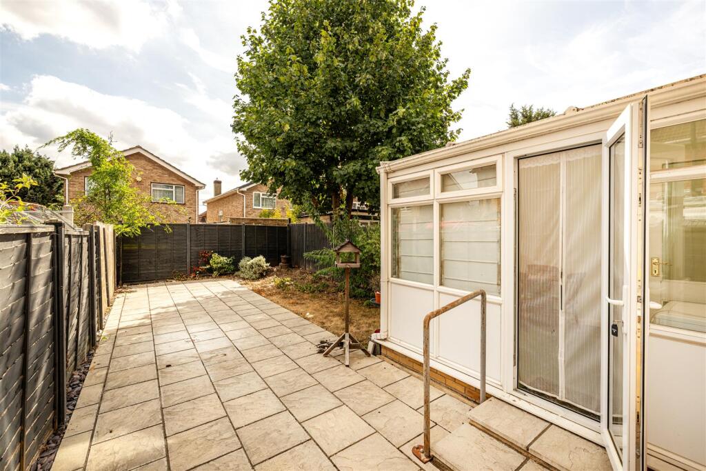 House in Slough, Cippenham - More