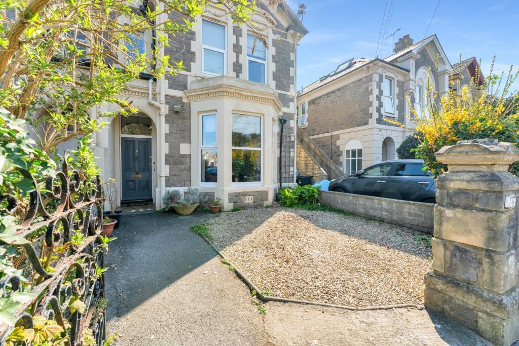 3-bed flat on Three bedroom Victorian garden apartment, situated within the desirable South Ward area of Weston-Super-Mare, £269,000