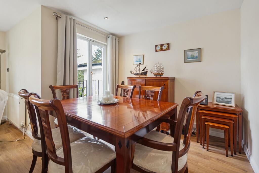 House in Glasgow, Stirling - More