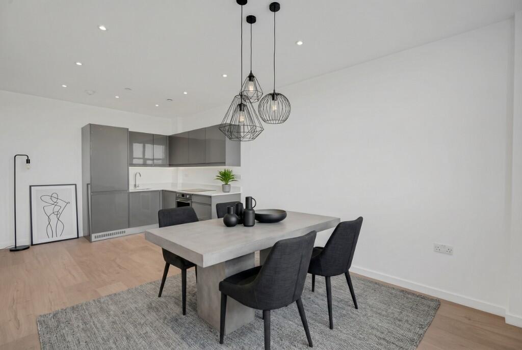 Main image of property: Sunrise Parkway, Milton Keynes, Buckinghamshire, MK14