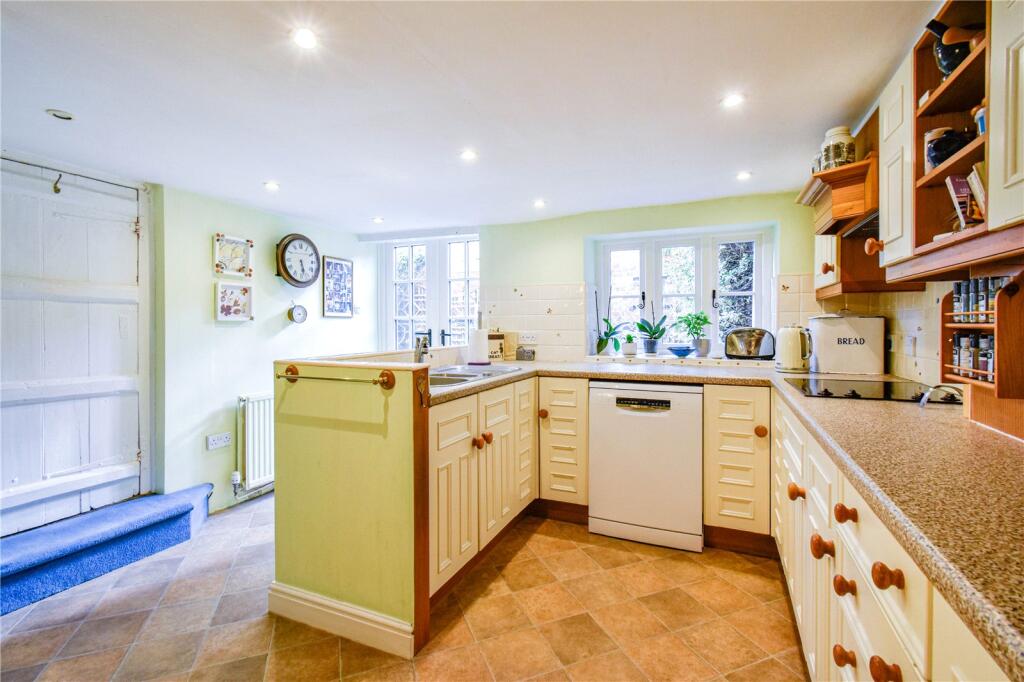 The Green, Marlborough, Wiltshire, SN8 photo 4