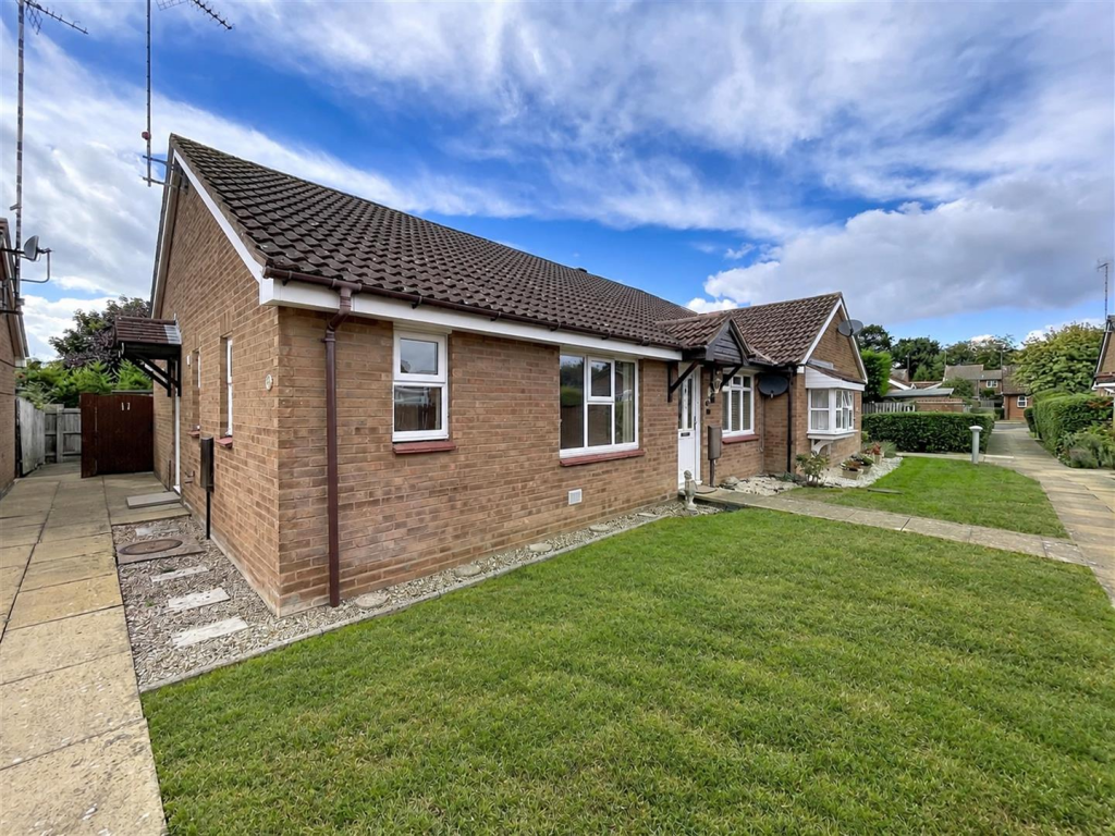 2-bed semi-detached on Camelot Grove, Kenilworth, £175,000