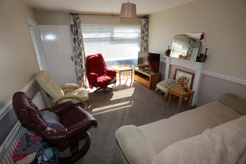 Oak Way, Woodley, RG5 photo 2