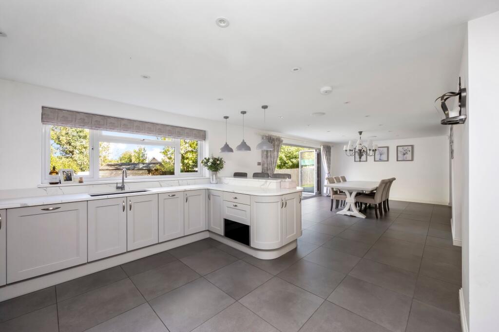 House in Horsham, Southwater - View 5