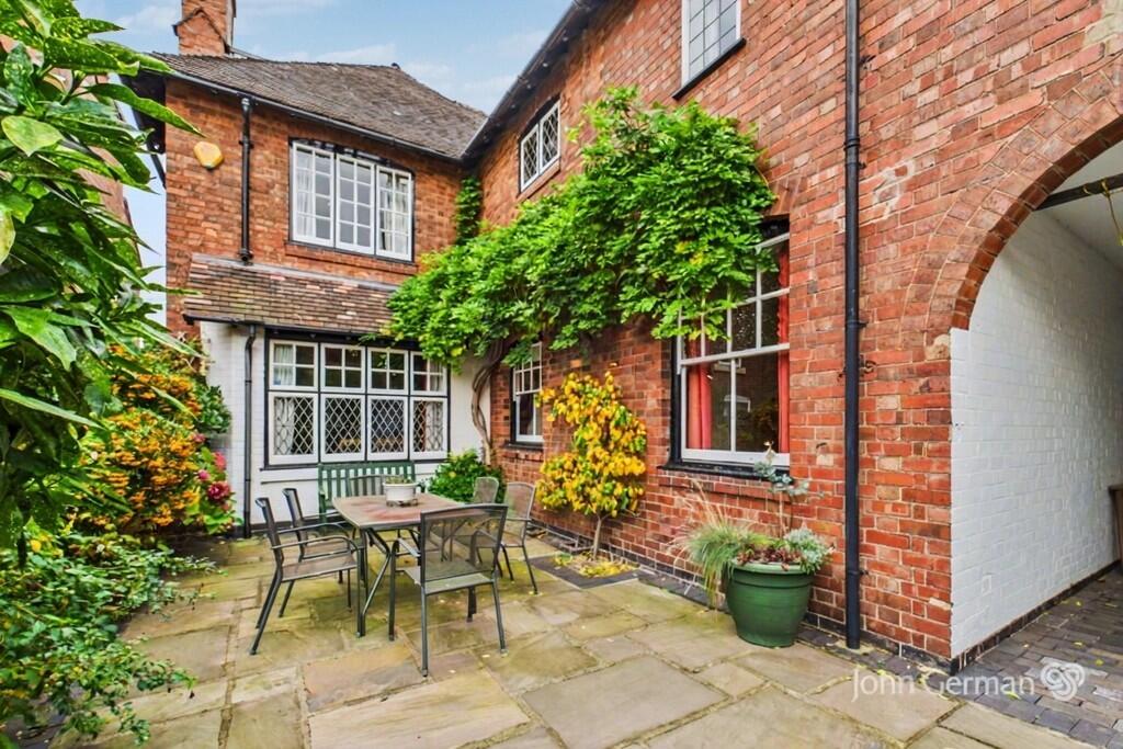 4-bed detached on Scalpcliffe Road, Burton-on-Trent, £599,950