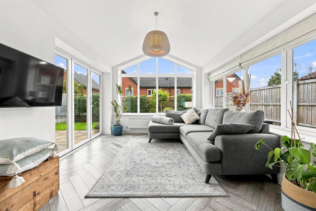House in Macclesfield, Cheshire East - View 3