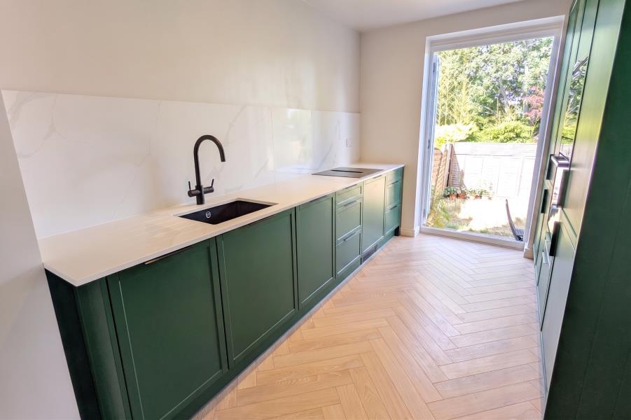 Apartment in Woking, Surrey - View 5
