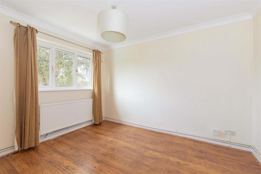 Apartment in Slough - View 4