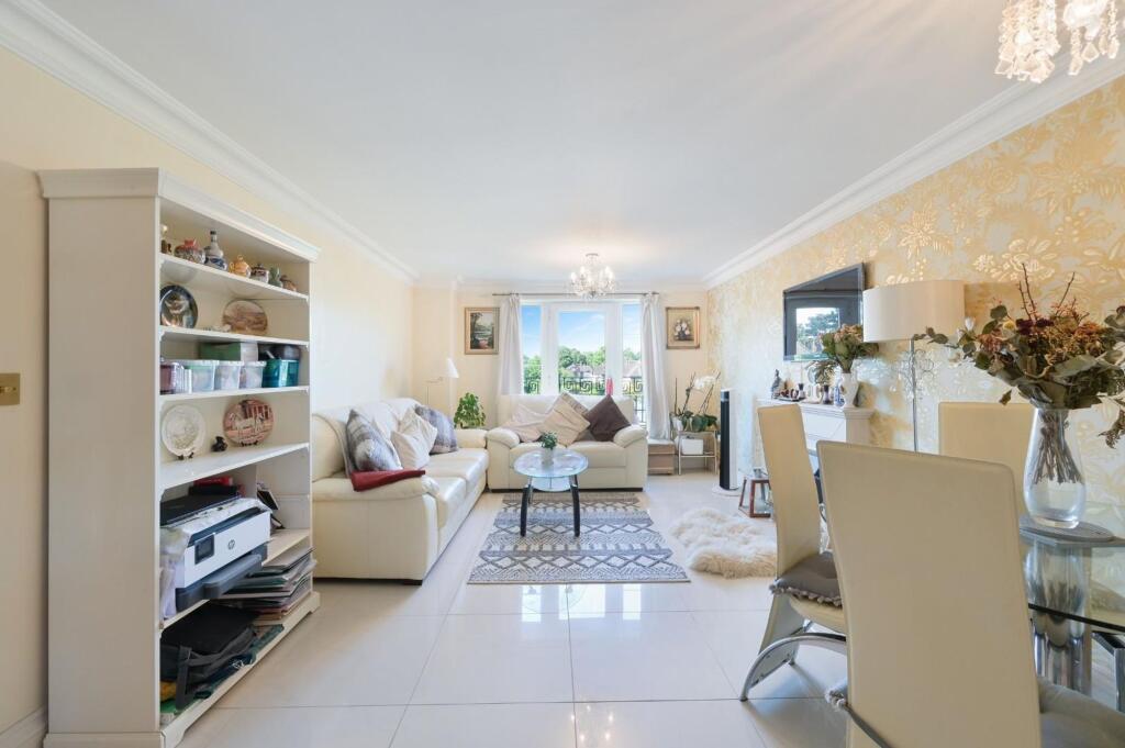 Apartment in Epsom and Ewell, Stoneleigh - View 5