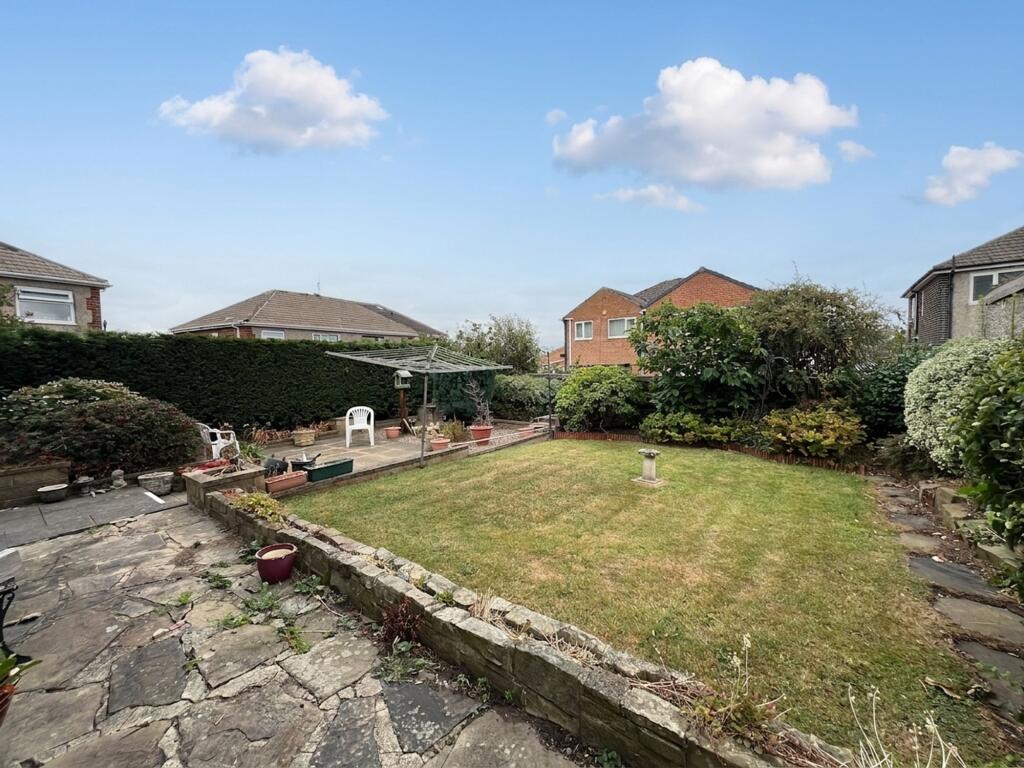 House in Huddersfield, Moldgreen - View 4