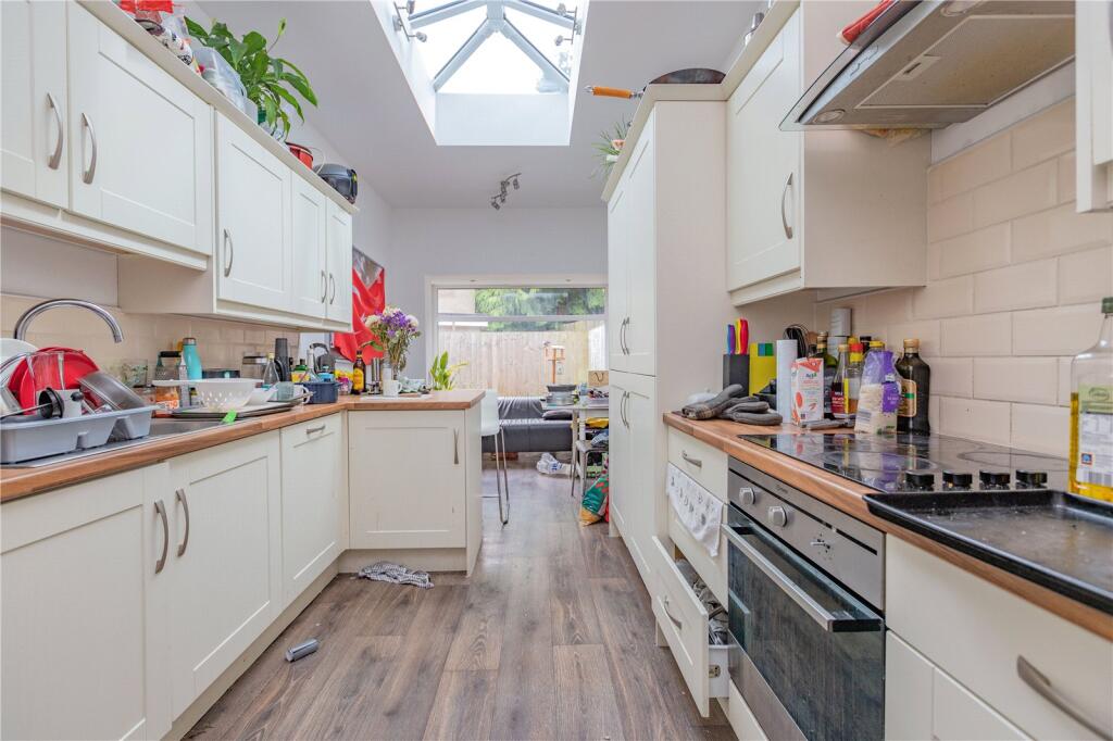 6 bedroom house for rent