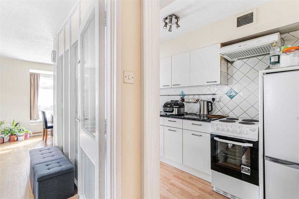Apartment in Croydon - View 4