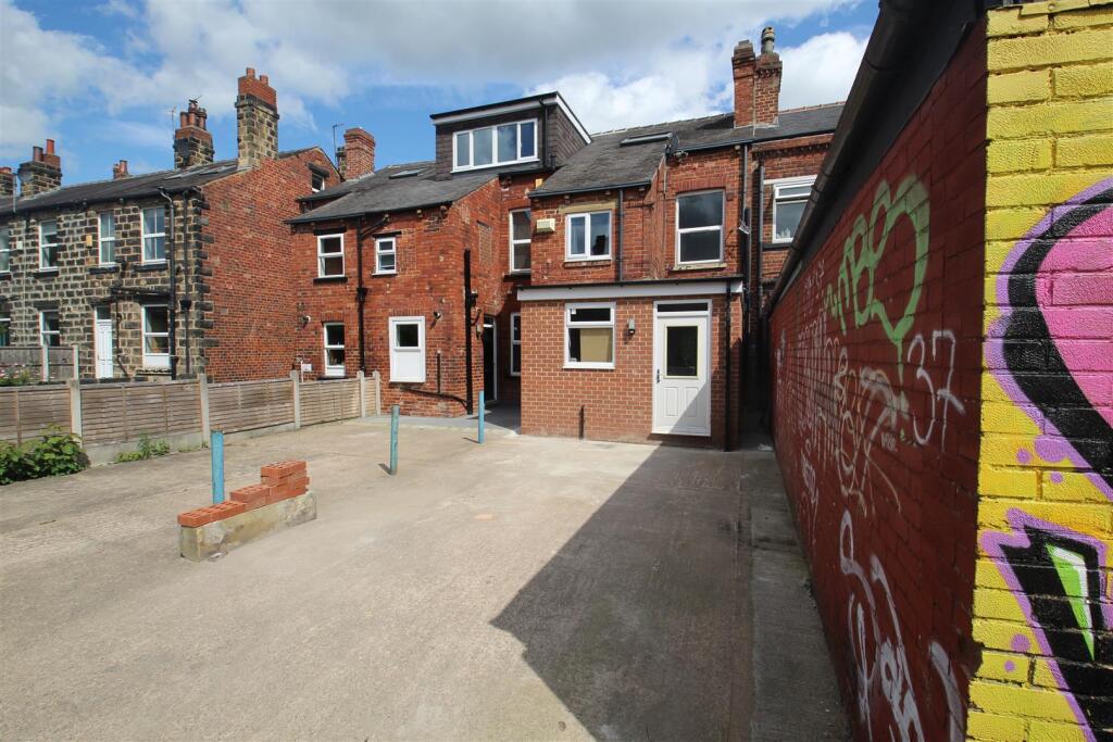 House in Leeds - View 4