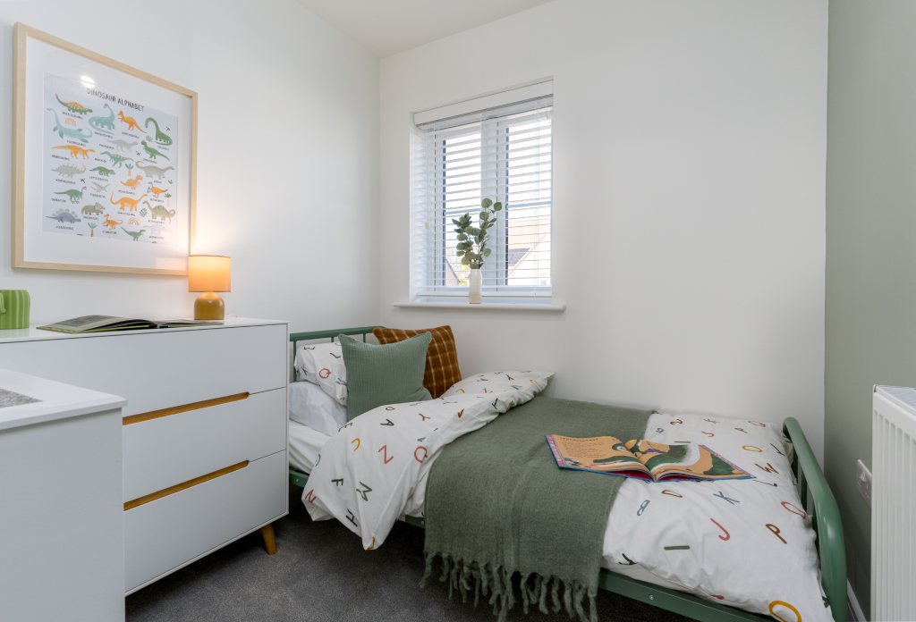House in Newark, Fernwood - More