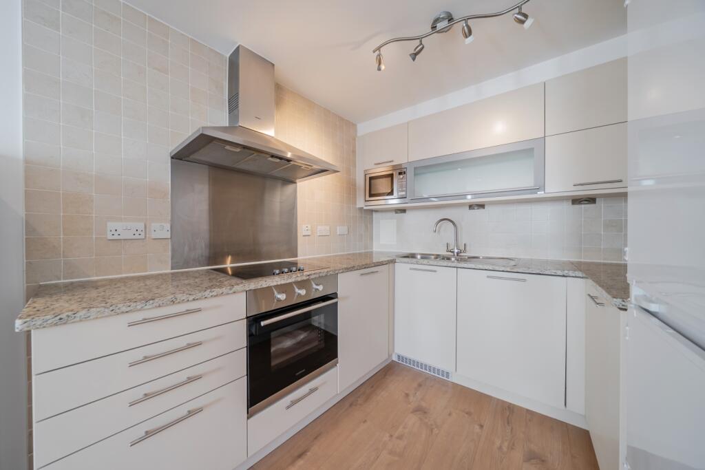 Apartment in London - View 3