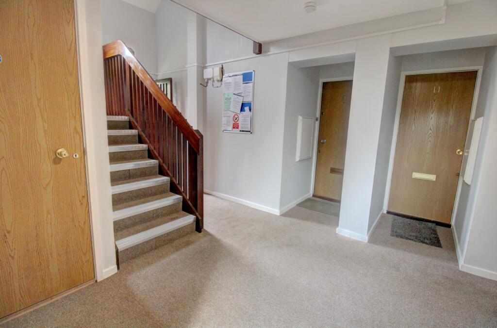 Apartment in Mole Valley, Capel - View 5