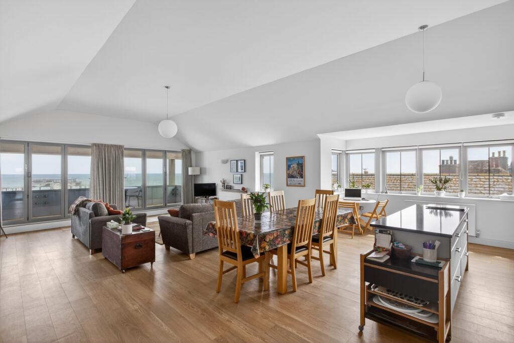 Apartment in Canterbury - View 4