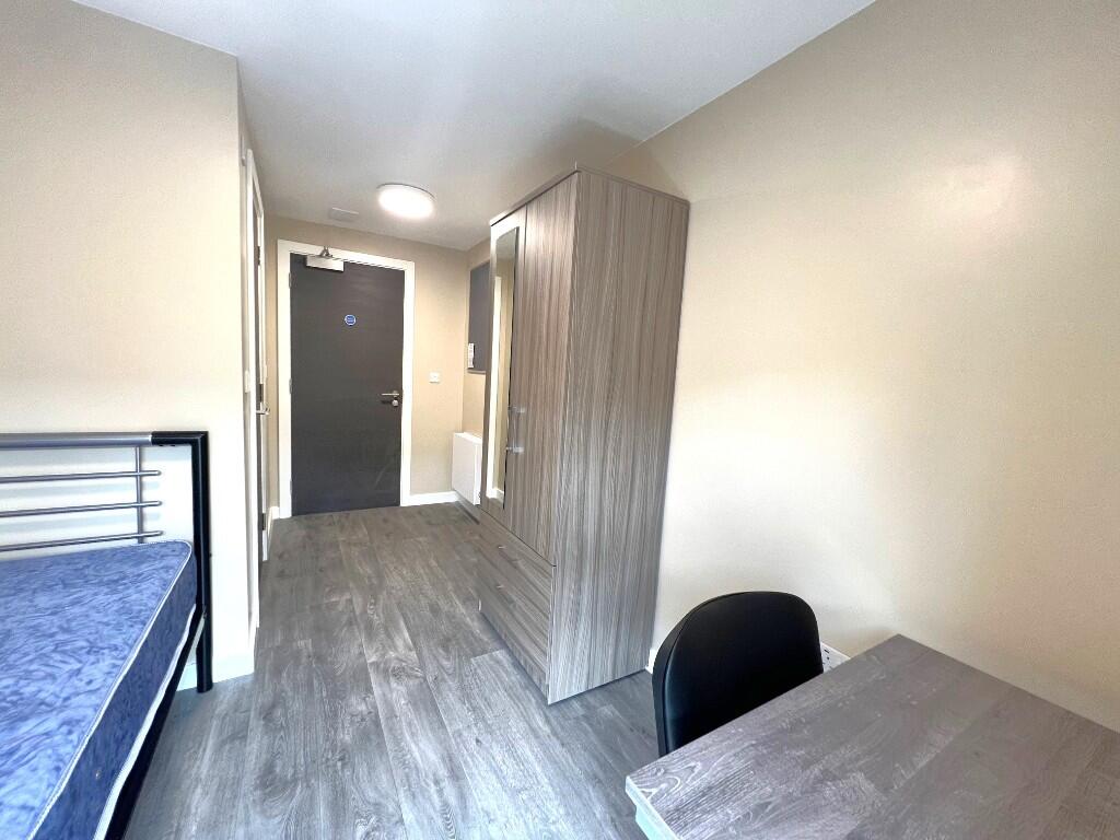 4 bedroom flat for rent