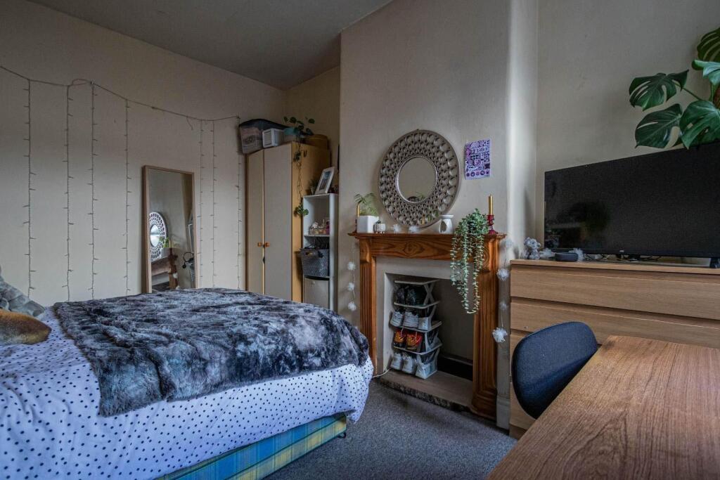 5 bedroom terraced house for rent