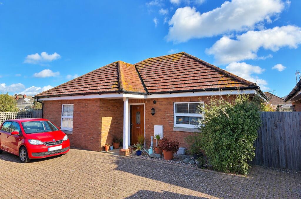 2-bed bungalow on Glenbarrie Way, Ferring, West Sussex, BN12, £425,000