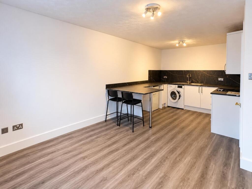 Apartment in Northampton, Phippsville - View 2