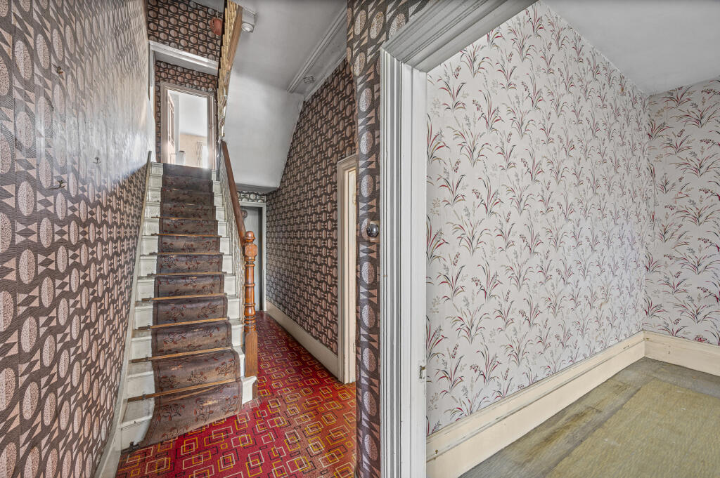 Kelvin Road, London, N5 - More