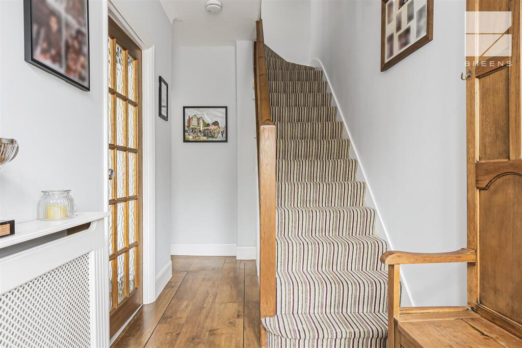 House in London, Highams Park - View 2