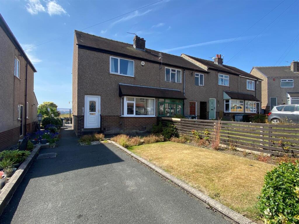 2-bed terraced on Ryefields Avenue, Huddersfield, £154,950