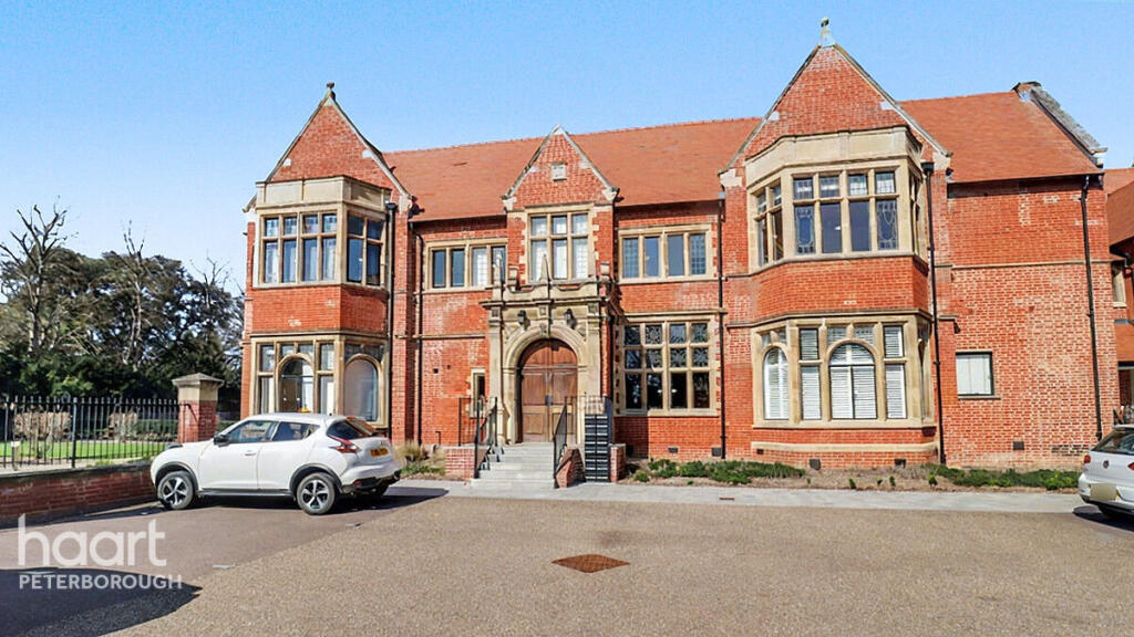 1-bed flat on gables Close, Peterborough, £220,000