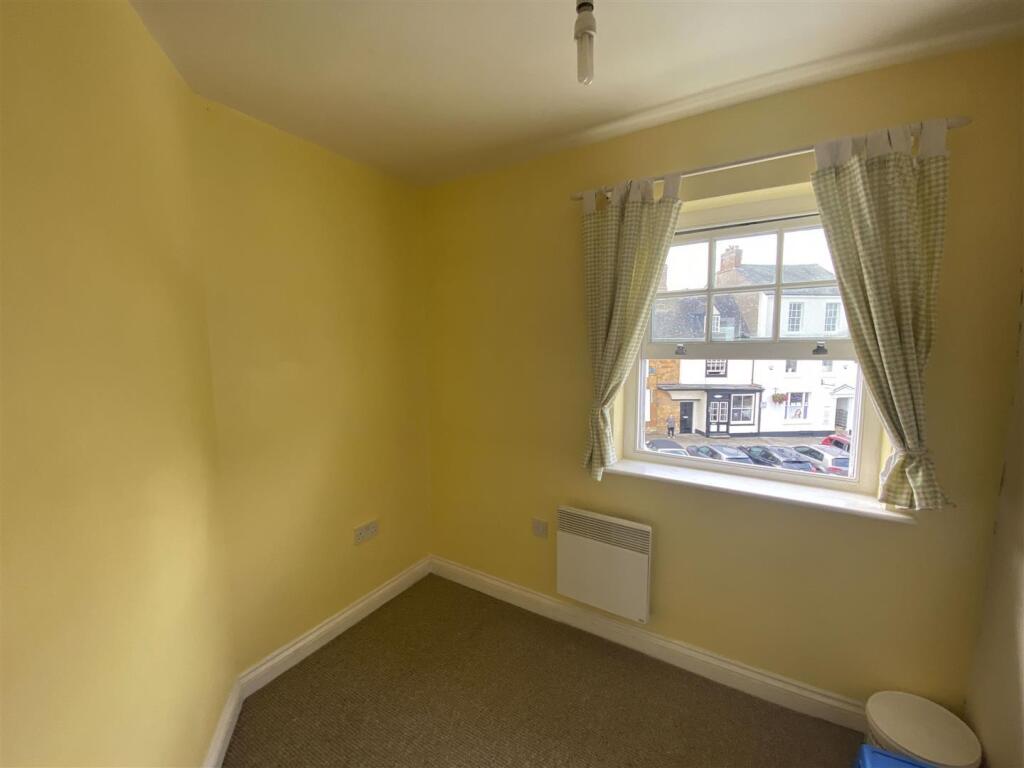Apartment in Northampton - View 5