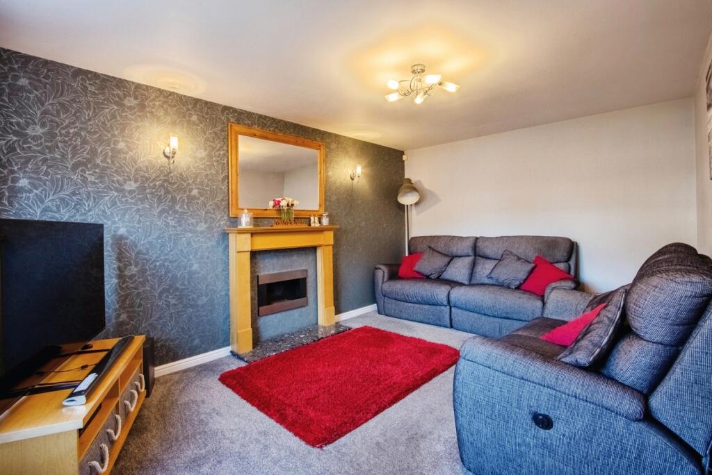 Longworth Road, Hemsworth, Pontefract, West Yorkshire, WF9 photo 2