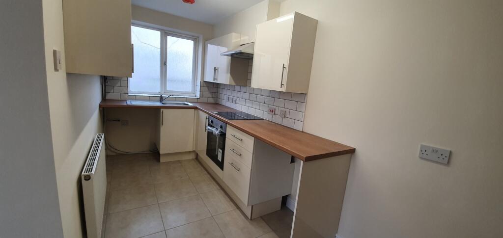 Apartment in Walsall, Shire Oak - View 4