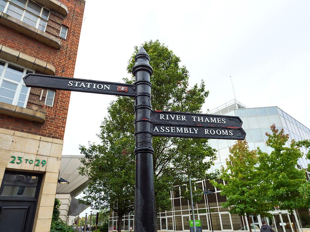 Apartment in Kingston upon Thames - View 2
