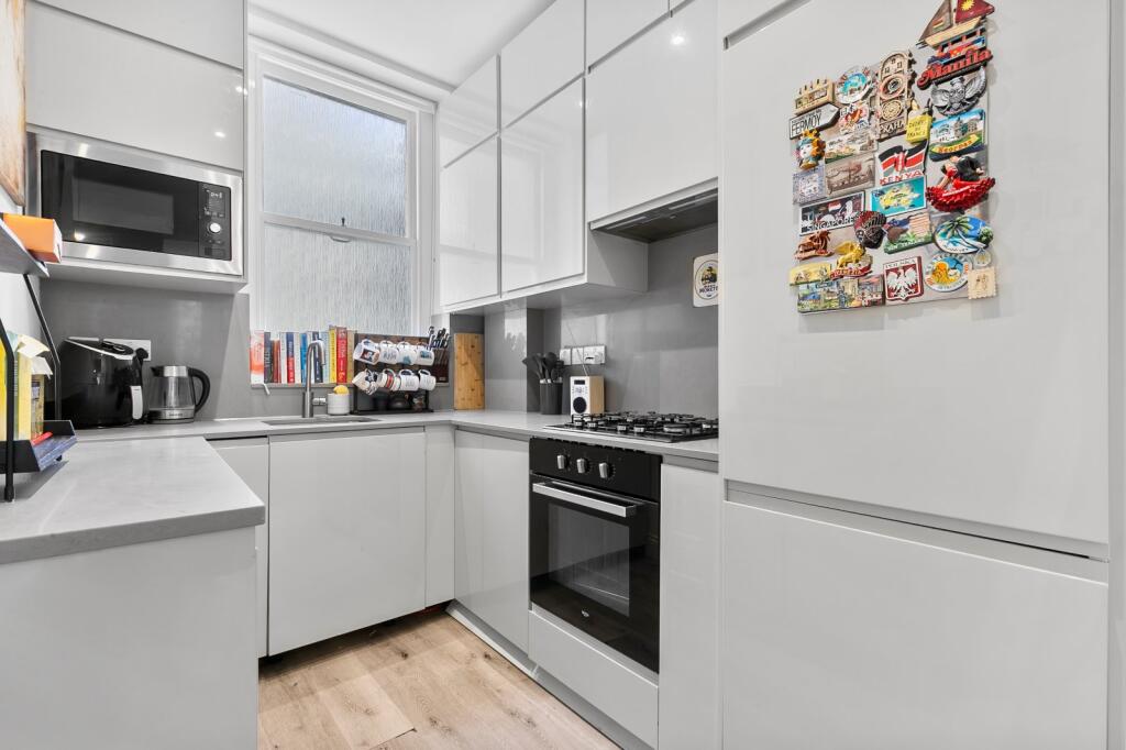 Apartment in London, Westminster, Victoria - View 3