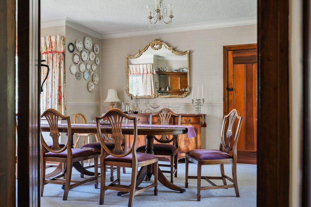 House in Reigate and Banstead, Chipstead - More