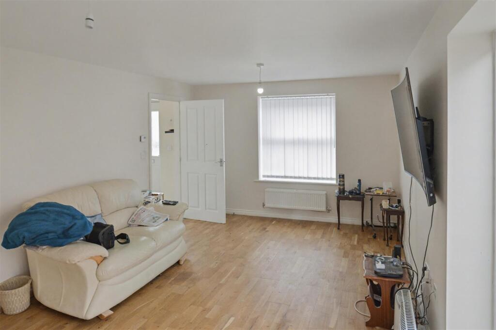 Whitmore Manor Close, Coventry photo 3