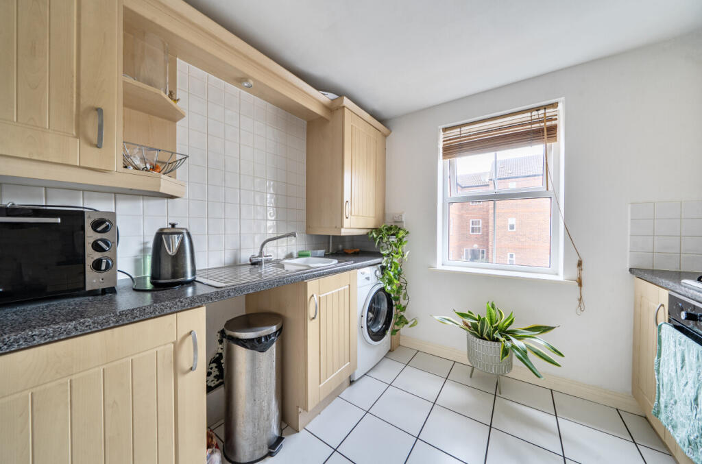 Apartment in Ashfield, Butlers Hill, Hucknall - View 3