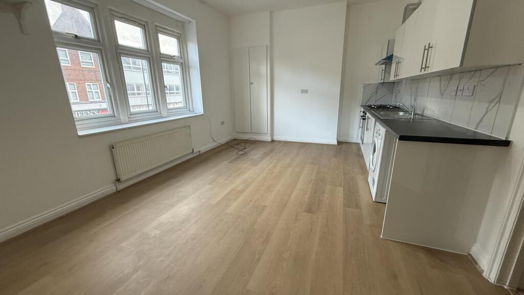 Main image of property: Green Lanes, Palmers Green, N13