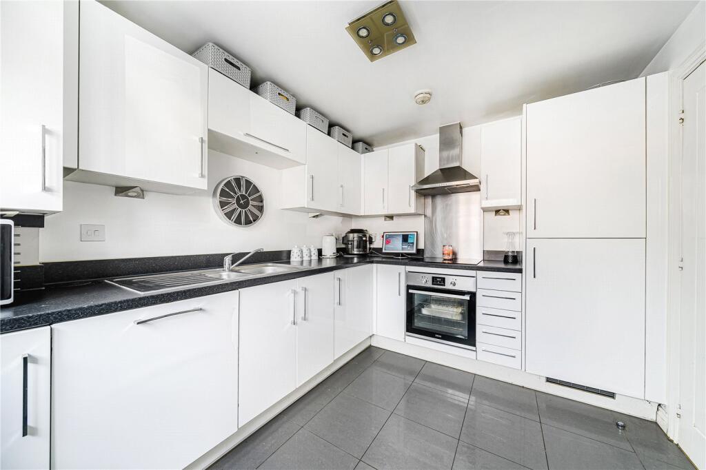 House in Dartford - More
