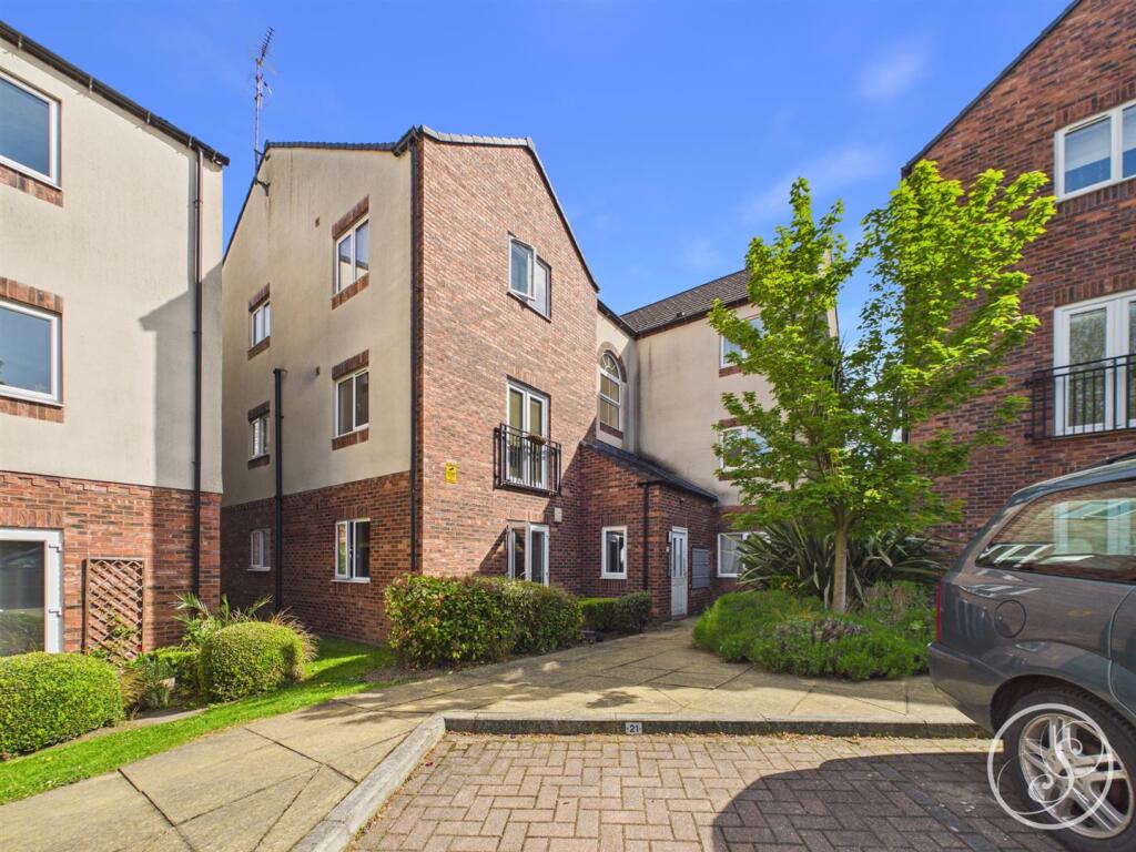 Main image of property: Potternewton Mount, Leeds