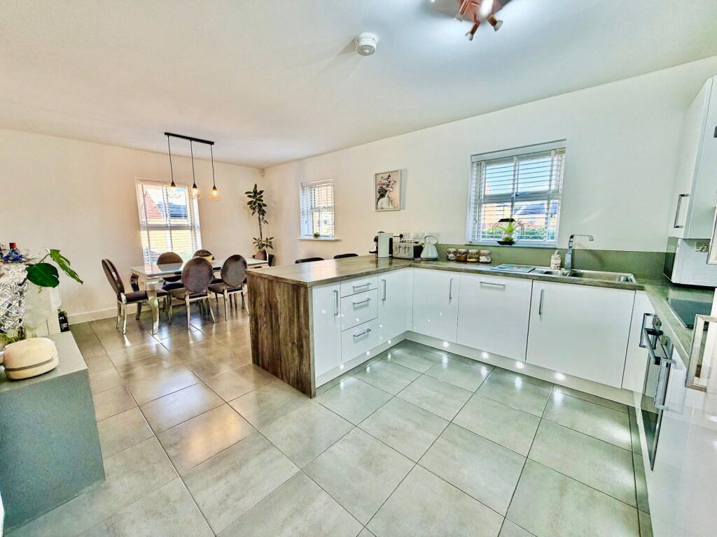 House in Wakefield - View 5