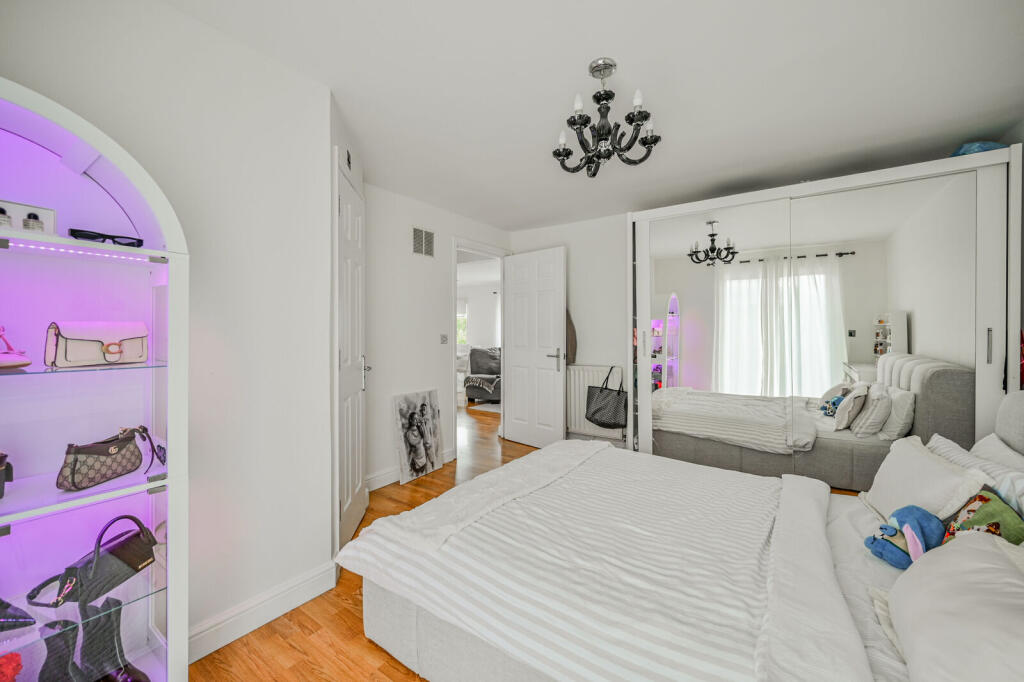 Apartment in London - More