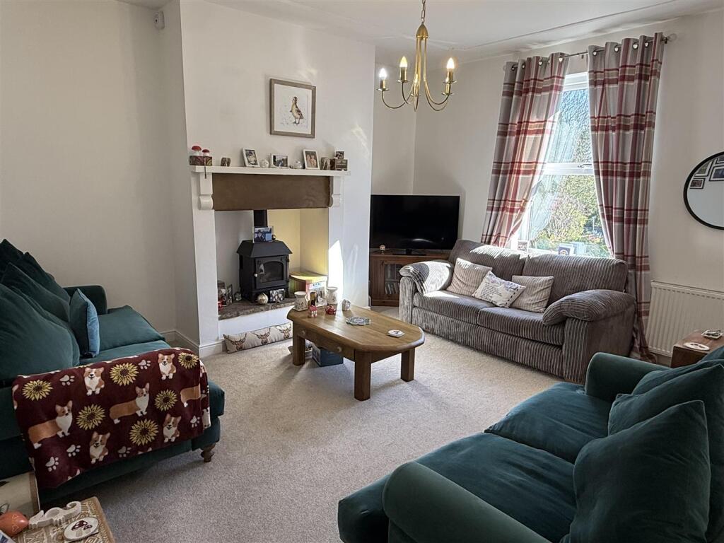 123 Shill Bank Lane, Mirfield photo 3
