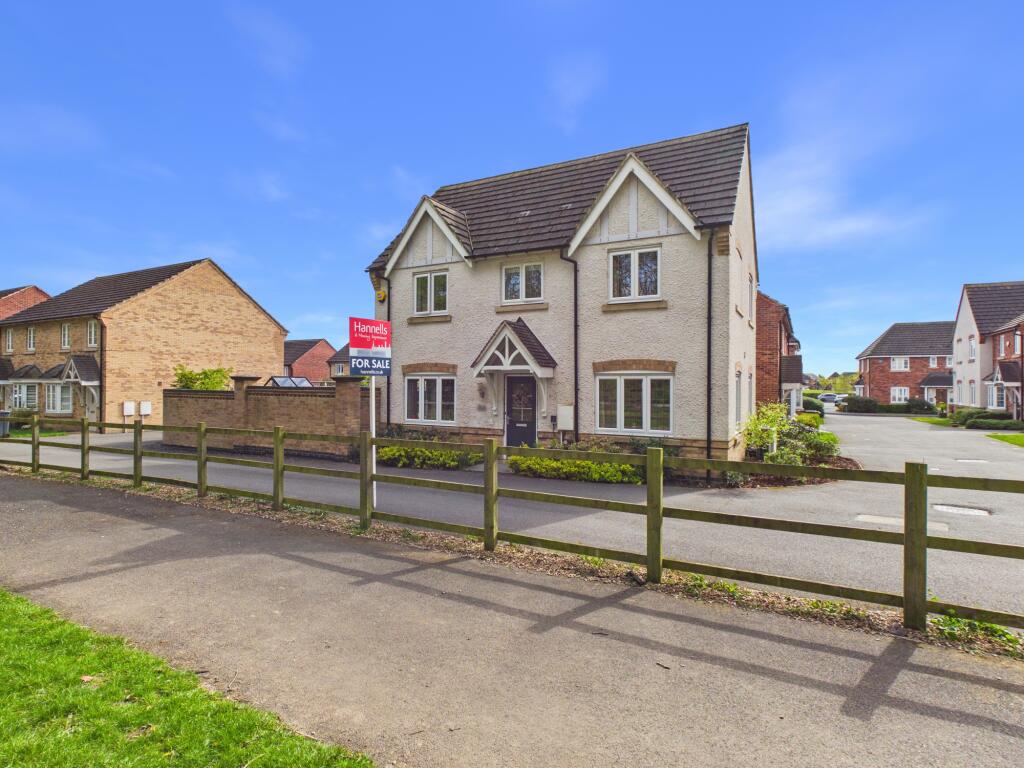 3-bed detached on Skitteridge Wood Road, £350,000